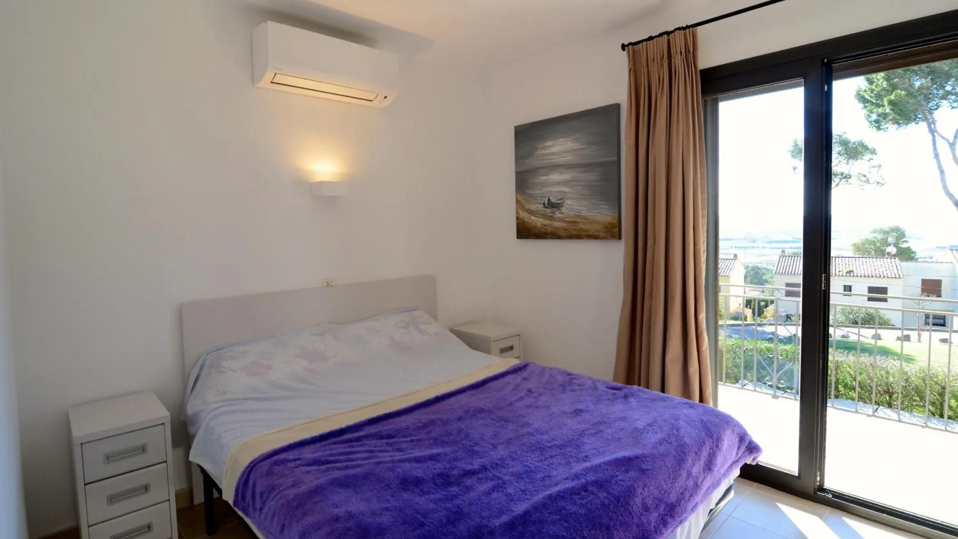 Atenes 12 L'Estartit 0*,  İspanya